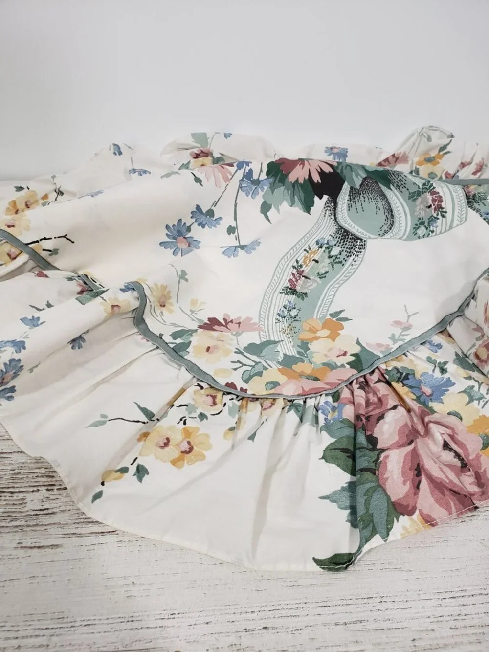 Springmaid  Floral Ruffled Standard Pillowsham  Vintage  envelope closure